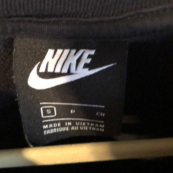 Black NIKE pull over with a cheetah Nike symbol. - Picture 3 of 3